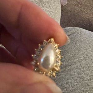 EUC VINTAGE ROMAN FAUX PEARL, CRYSTAL GOLD TONE EARRINGS